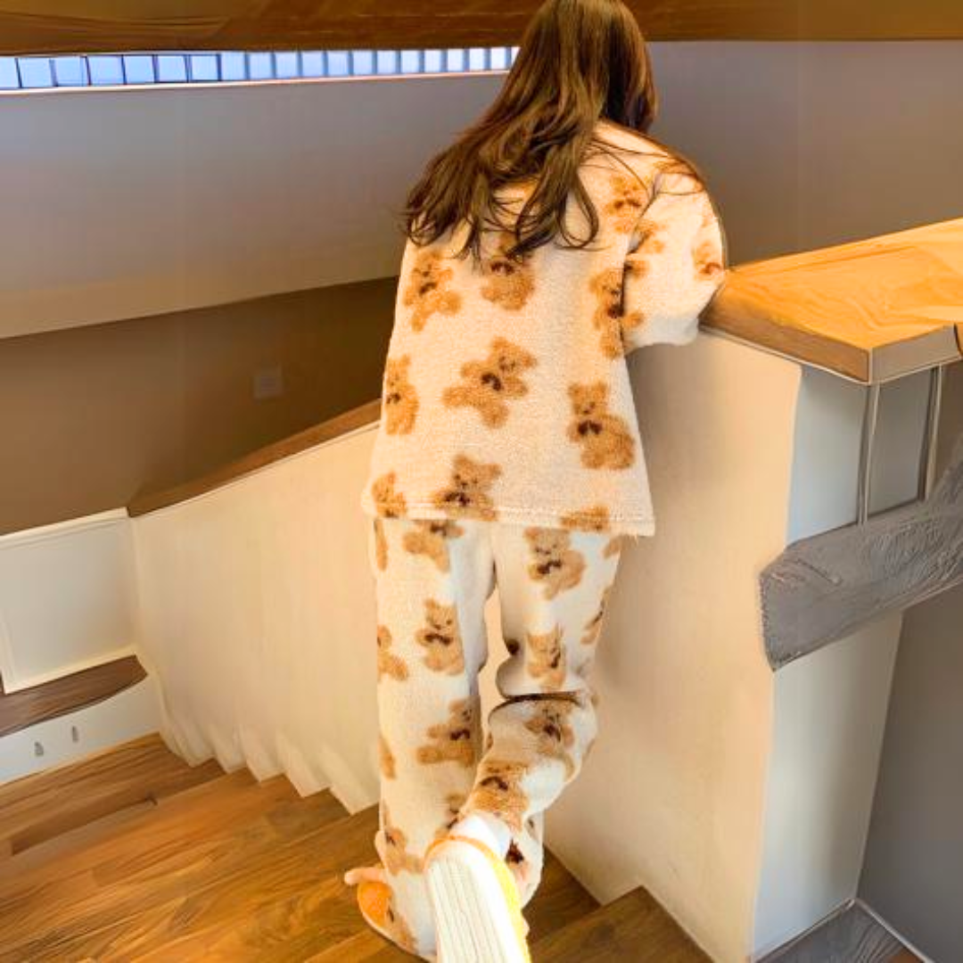 Samtene Pyjama-Set mit Bärenmuster – Mila