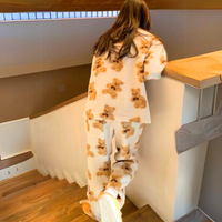 Samtene Pyjama-Set mit Bärenmuster – Mila