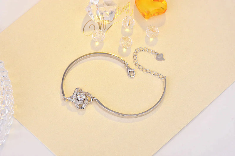 Love knot bracelet | Beautiful for every day!