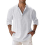 Man draagt het henleyshirt in wit met korte knoopsluiting en opgerolde mouwen, gecombineerd met een lichte broek. 4