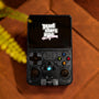 Kompakte Retro Spielkonsole – PixelPlay Pocket