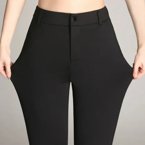 Schlanke Ausgestellte High Waist Hose – Mila