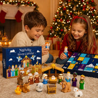 Twee lachende kinderen spelen bij de kerstboom met de figuren, de stal en de geopende kalender 8