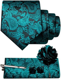 Paisleyset in turquoise op zwarte ondergrond: das, pochet, manchetknopen, dasspeld en een bloemvormige reversspeld. 25