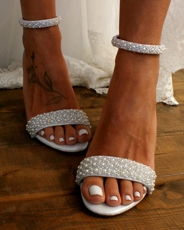 Stilvolle Brautsandalen mit zarten Riemchen – Mirella