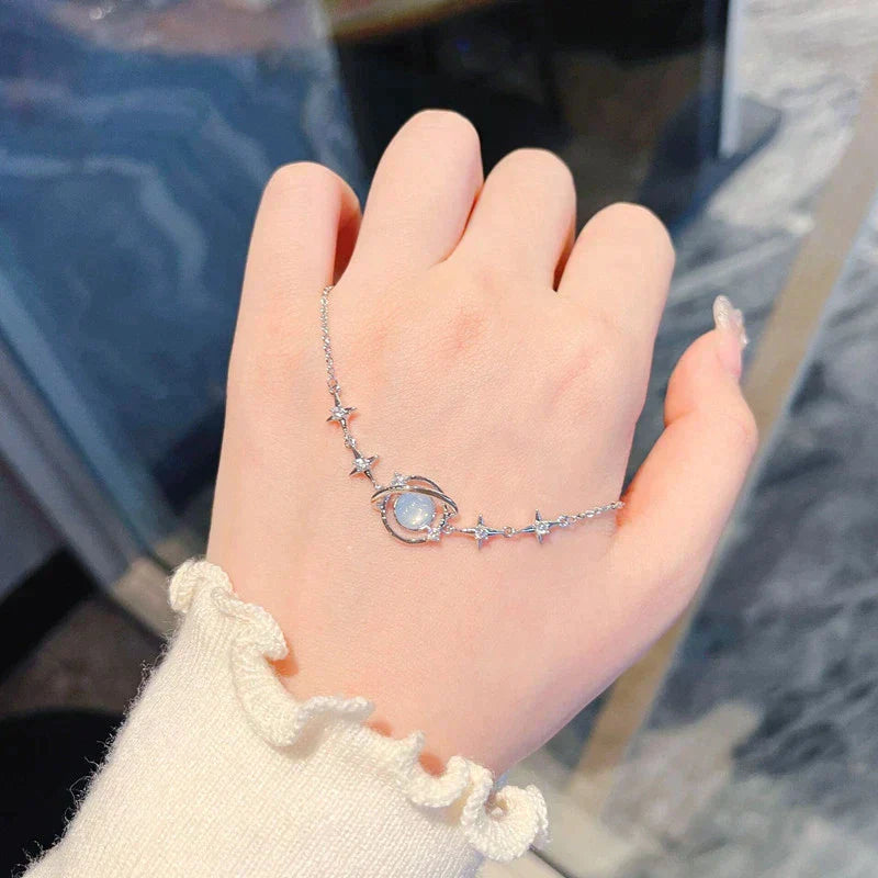 Cosmo Pendant Bracelet | A bracelet with a cosmic look!