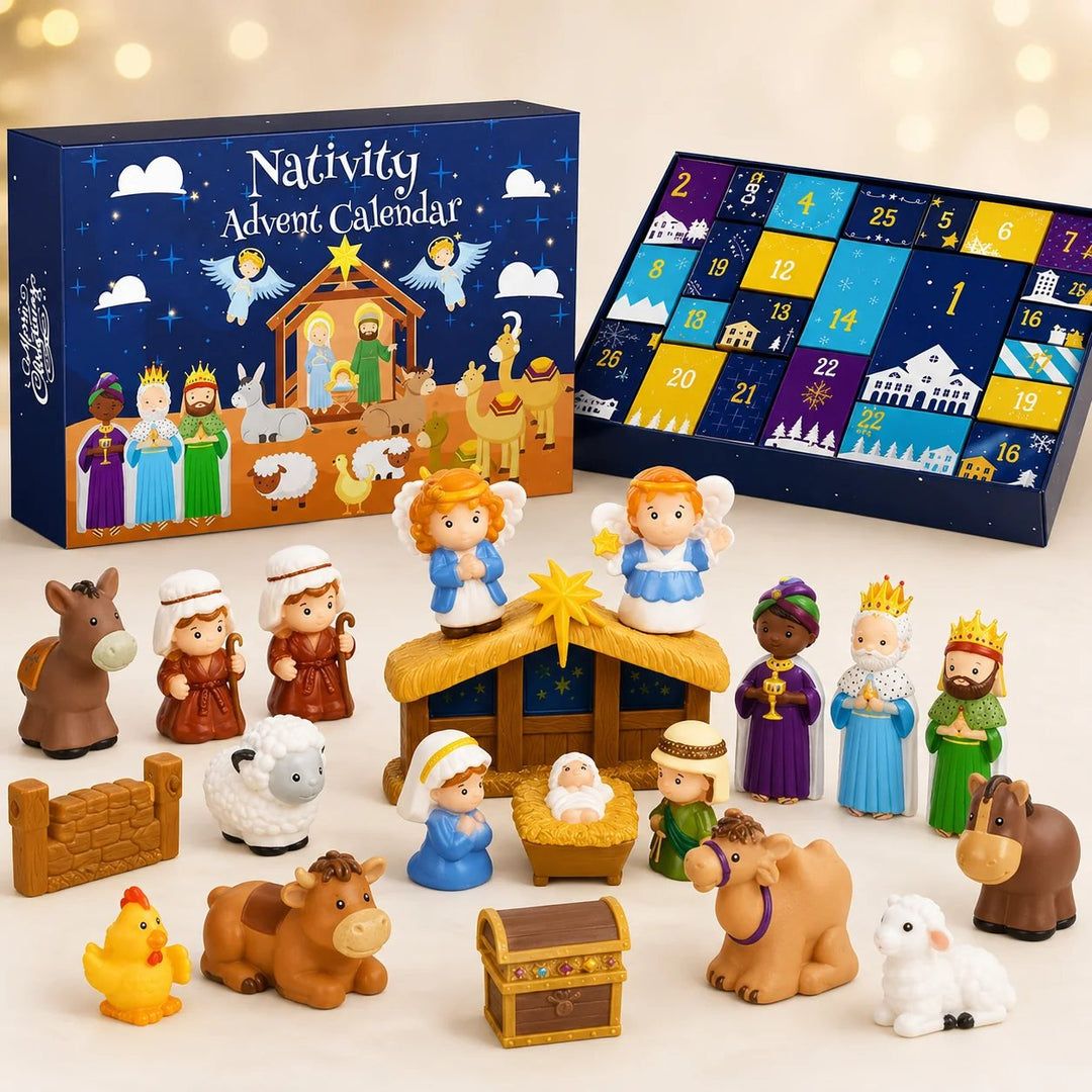 Verpakking, geopende kalender met vakjes en alle figuren, hekje en schatkist op een lichte achtergrond 2