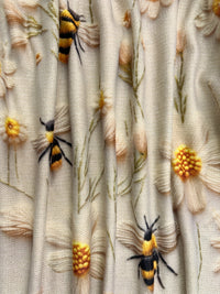 Trendiger Damen Pullover mit Bienenmuster - Sophie