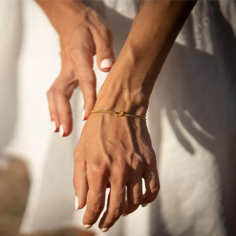 Minimalist Button Bracelet – Elva