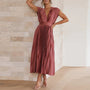 Fließendes Maxikleid mit Falten und V-Ausschnitt – Noelle