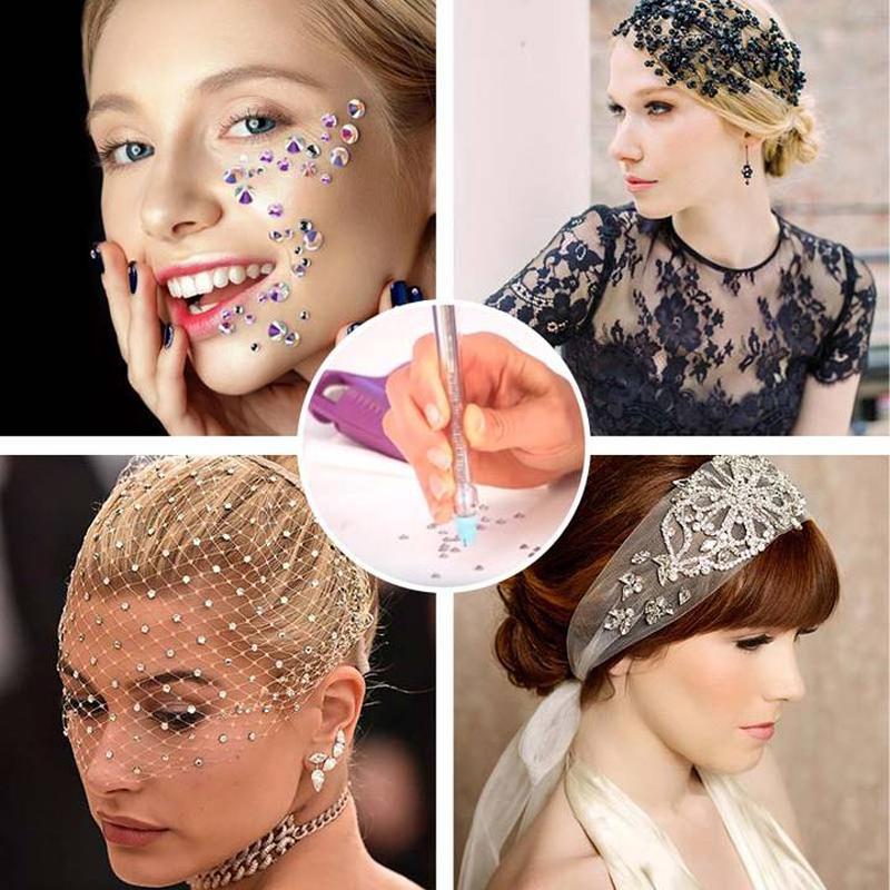 Vier modellen met strass op gezicht, haarband, sluier en hoofdband, met een pen in het midden 7
