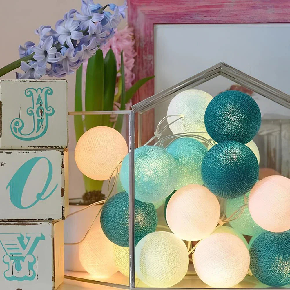 Stimmungsvolle Lichterkette mit Kugeln - LumaBreeze