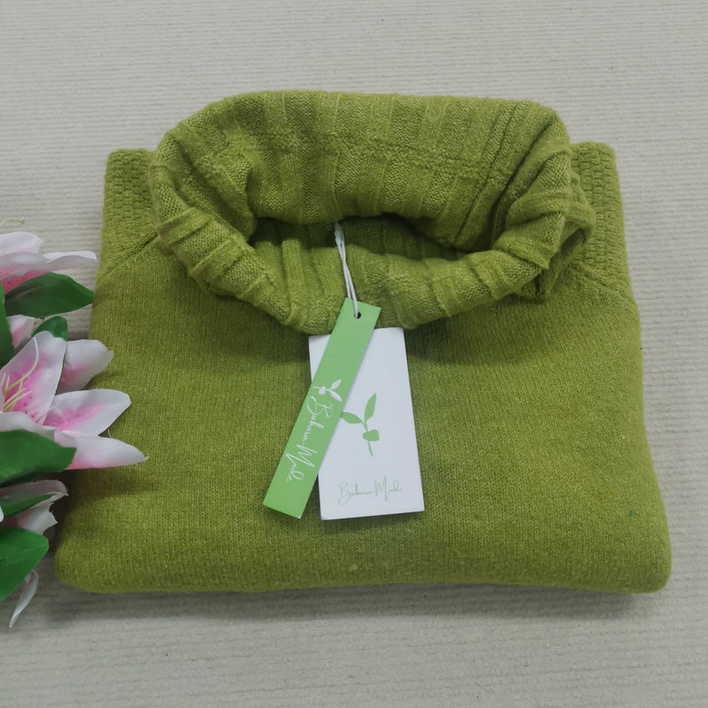 Light Green, Oversized Knitted Turtleneck Sweater - HerbstGlanz