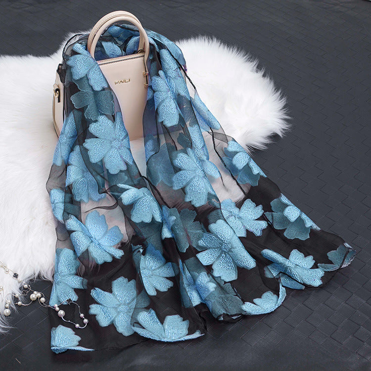 Trendiger Damen-Seidenschal mit Blumenmuster und ausgestanzten Designs – Fiora (1+1 GRATIS)