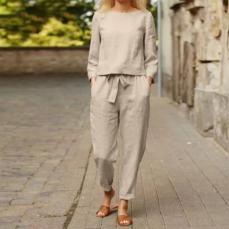 Zweiteiliges Damenoutfit mit Rundhals-Shirt und Hose mit elastischem Bund – Nia