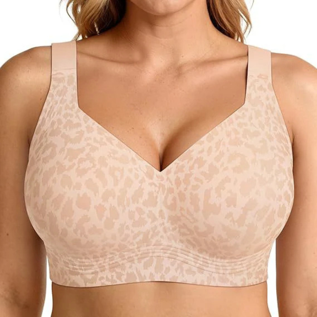 Vooraanzicht van de bh in lichtbeige met luipaardprint op een model 9