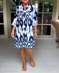 Trendiges Kleid mit kurzen Ärmeln und abstraktem Print & lockerem Schnitt – Liora