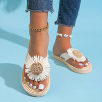 Boho Slip-On Sandalen mit Blumen-Detail – Marivi