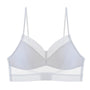 Losse witte bralette van voren met gestippeld mesh, gestreepte randen en dunne verstelbare bandjes. 9