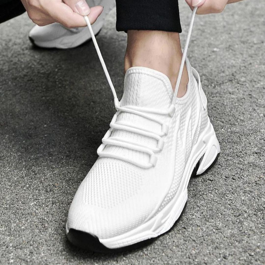 Diskrete, erhöhende Herrensneaker mit Stil - MaxLift Boost