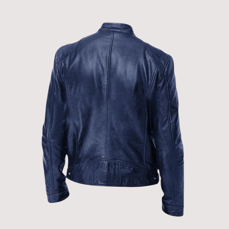 Achterkant van de donkerblauwe leren jas met verticale naad en een tailleband met drukknopen 5