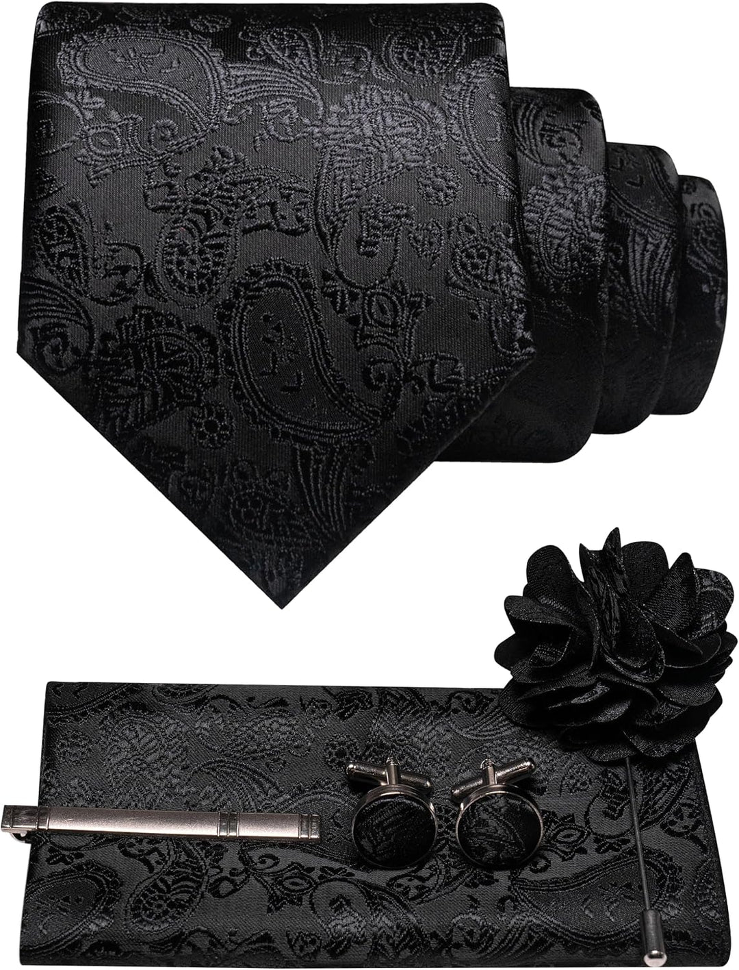 Paisleyset in zwart-op-zwart jacquard, groot in beeld: das, pochet, manchetknopen, dasspeld en een zwarte bloemvormige reversspeld. 37