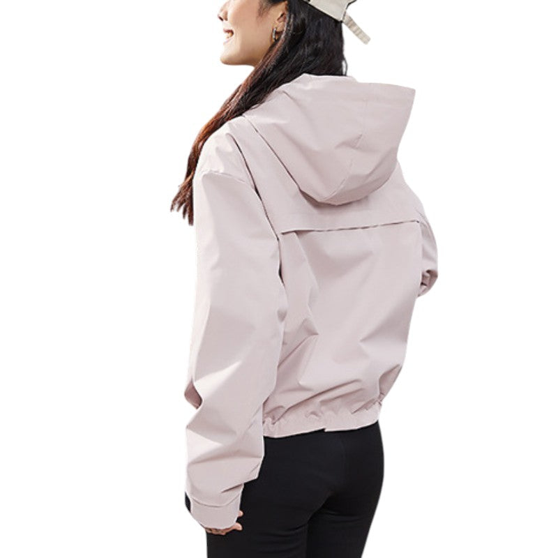 Achterkant van de roze jas met capuchon en elastische, samengetrokken zoom 12