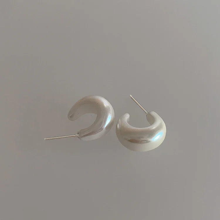 Minimalistische Perlen-C-förmige Ohrringe - Lunette