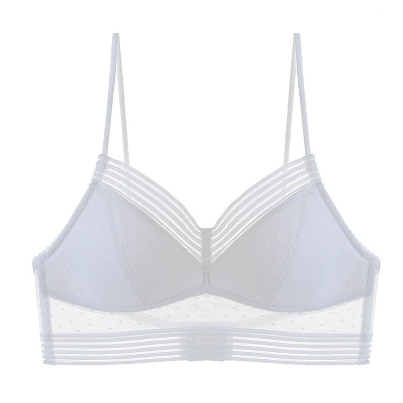 Tweede productfoto van de losse witte bralette van voren, met gestippeld mesh en gestreepte band. 12