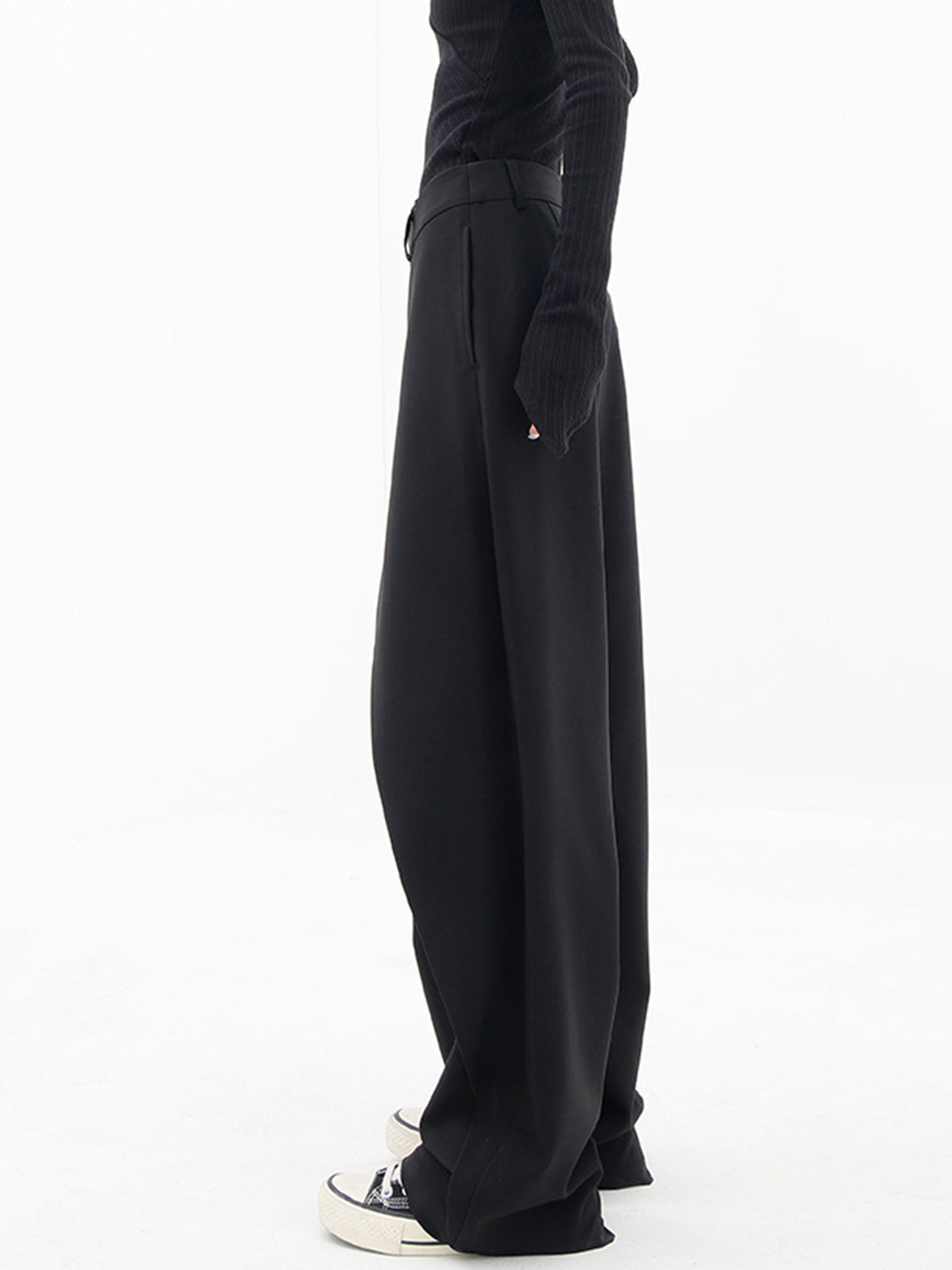 Asymmetrische weite Damenhose mit Doppelknopf – Noa