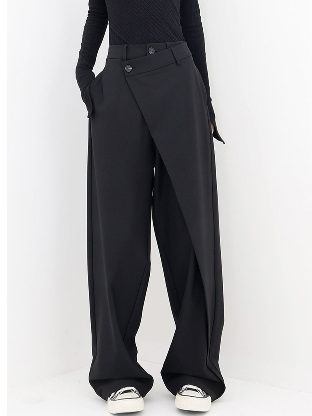Asymmetrische weite Damenhose mit Doppelknopf – Noa