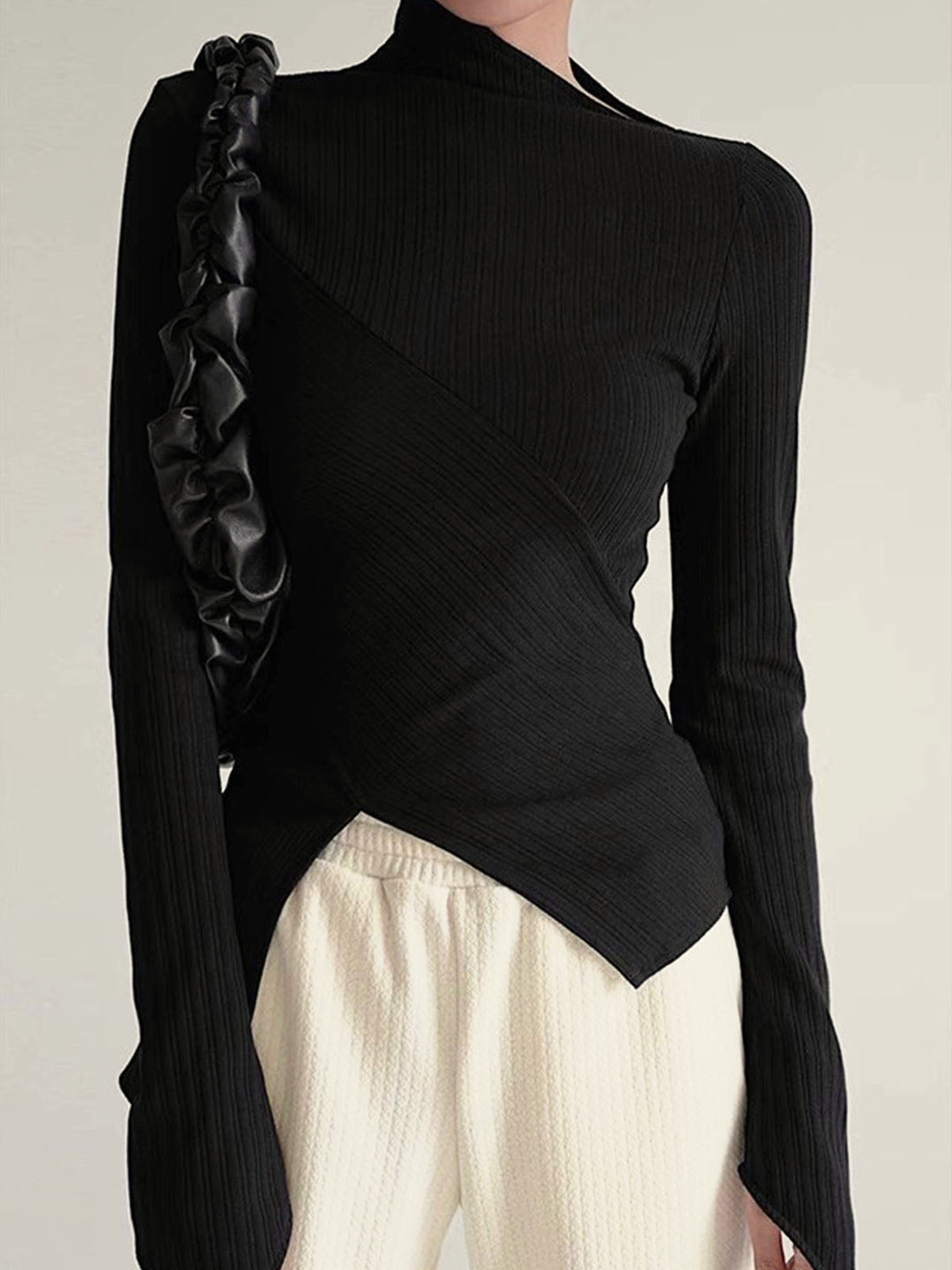 Asymmetrischer Pullover mit Schnitt für Damen - Amelia