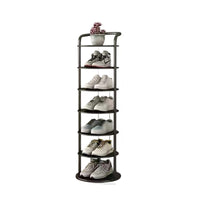 Zwart rek met zeven niveaus op witte achtergrond, gevuld met sneakers en een plantje bovenop 16