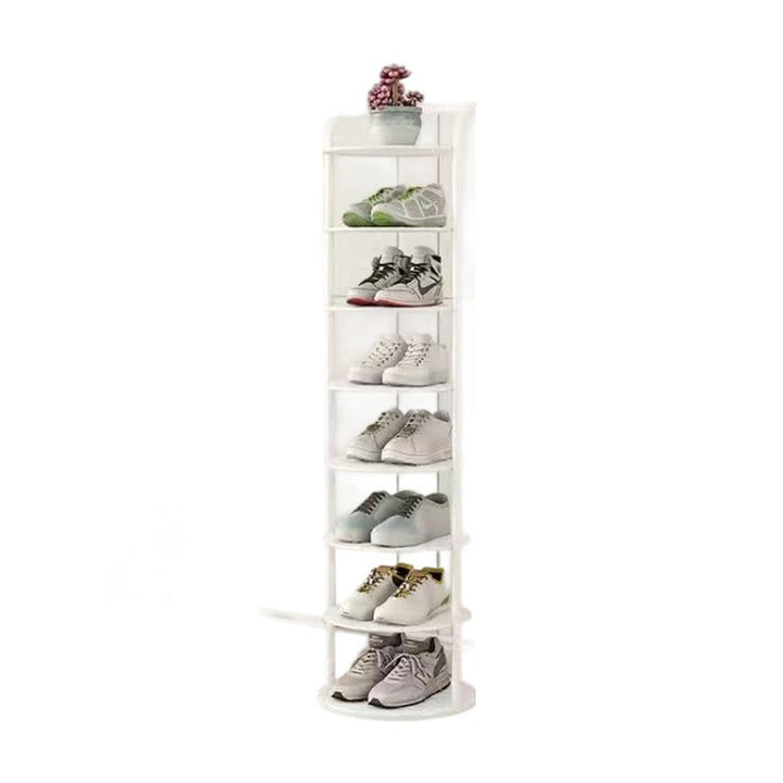 Wit rek met acht niveaus op witte achtergrond, gevuld met sneakers en een plantje bovenop 14