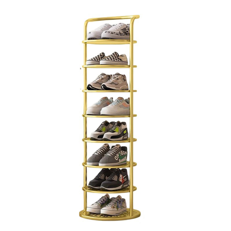 Goudkleurig metalen schoenenrek met acht ronde niveaus, elk gevuld met een paar sneakers, tegen een witte achtergrond 21