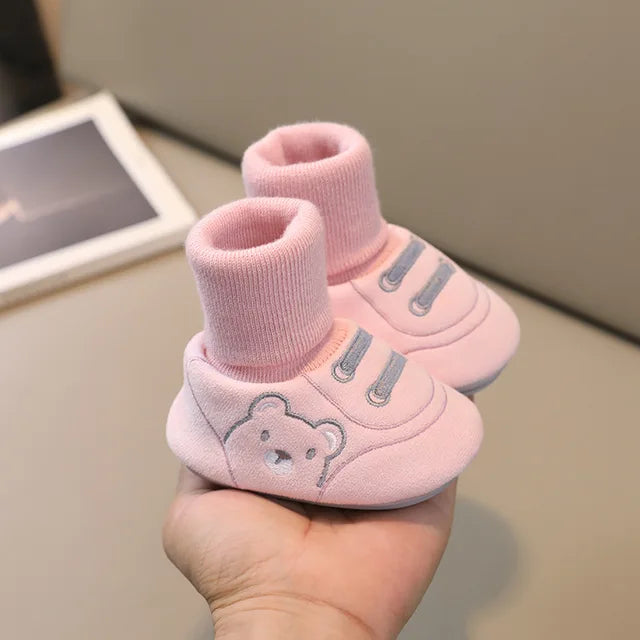 Bequeme und rutschfeste Socken-Schühchen für Kleinkinder - TinySteps