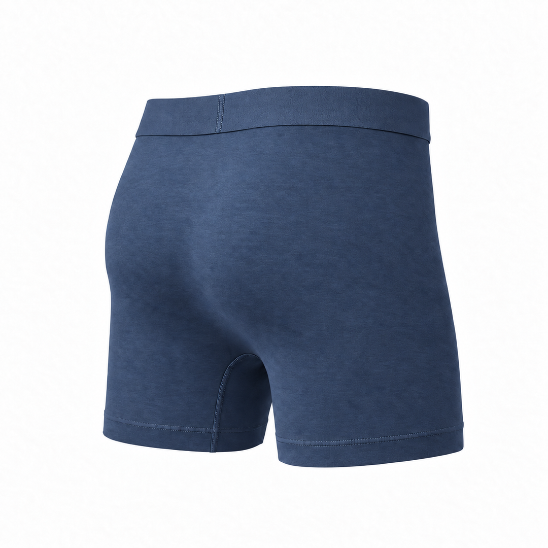 Staalblauwe boxershort van achteren en schuin van opzij, met effen zitvlak en brede tailleband. 11