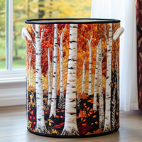 Gewatteerde mand met berkenbomen in herfstkleuren van rood, oranje en geel, zwarte rand en witte hengsels, voor een raam. 3
