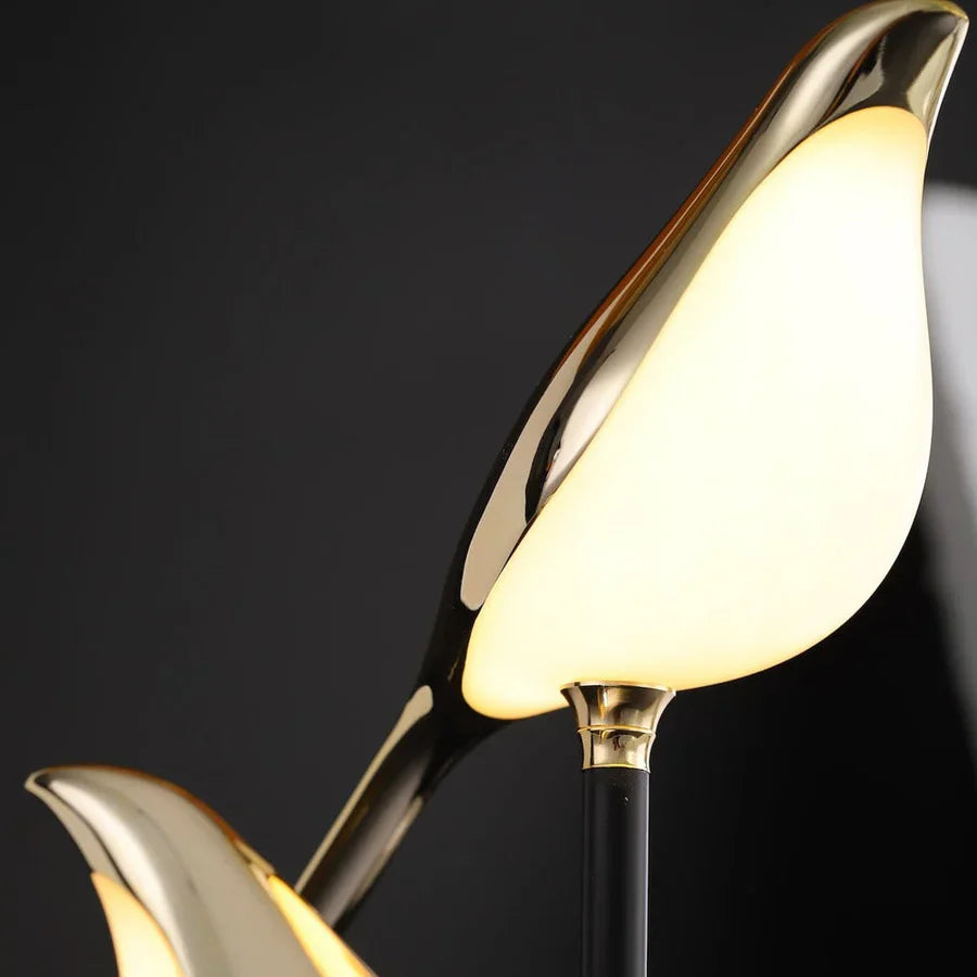 LED-Tischlampe mit stilvollem Design - AvaBird