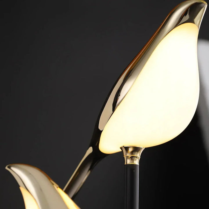 LED-Tischlampe mit stilvollem Design - AvaBird