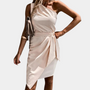 Trendiges One-Shoulder Kleid mit Taillengürtel - Adriana