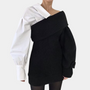 Gestricktes Off-Shoulder-Kleid mit kontrastierenden Ärmeln – Selina
