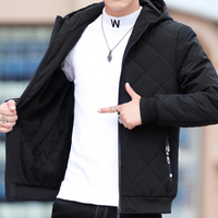 Gepolsterte Herrenjacke mit Kapuze – Dario