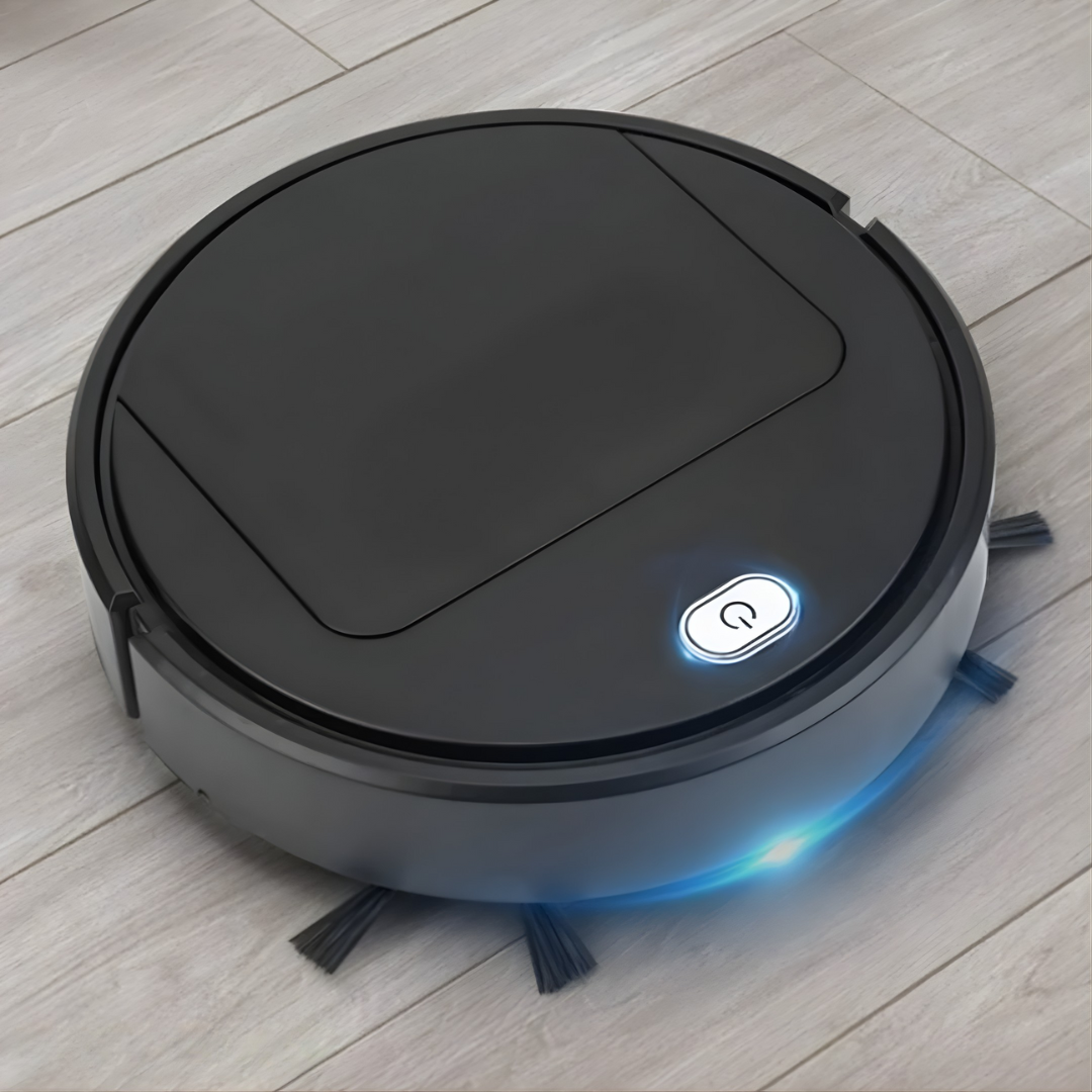 Zwarte robotstofzuiger op een houten vloer, met oplichtende aan/uit-knop, blauwe led-rand en zijborstels aan de onderkant. 2