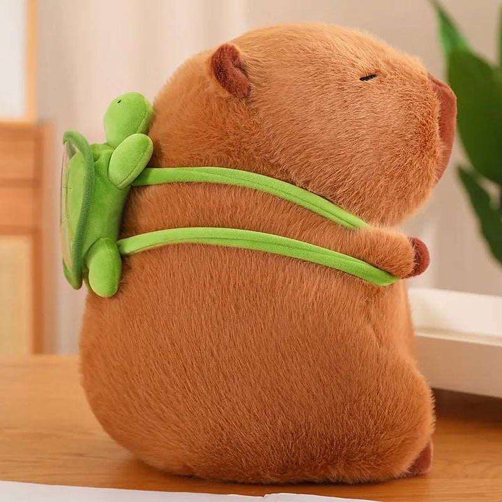 Süßes Capybara-Kuscheltier mit Schildkröten-Rucksack - CapyBuddy