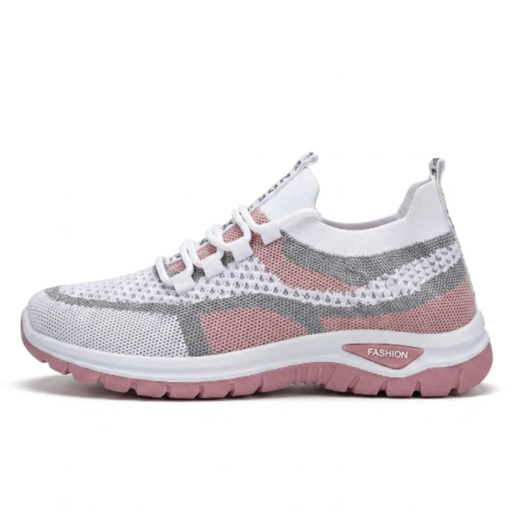 Zijaanzicht van de witte gaas sneaker met roze zool en grijze accenten, met elastische veters. 19