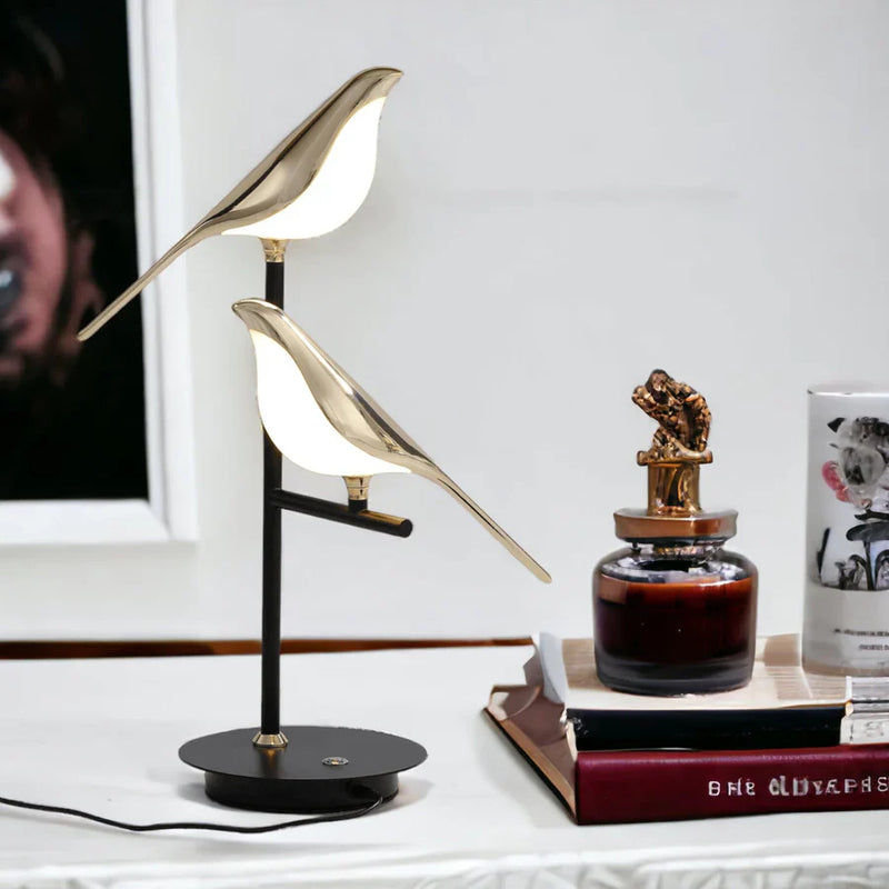 LED-Tischlampe mit stilvollem Design - AvaBird