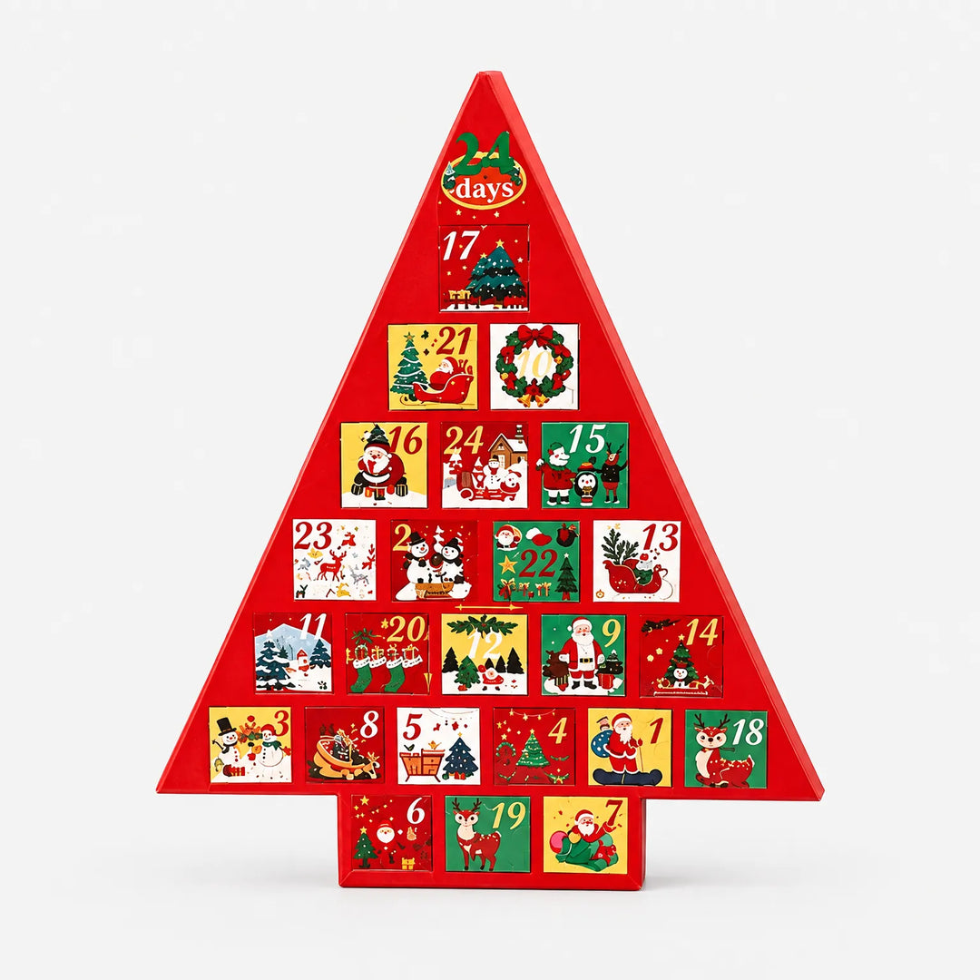 Voorkant van de rode kerstboomvormige adventskalender op een witte achtergrond, met 24 genummerde vakjes met kerstafbeeldingen. 2