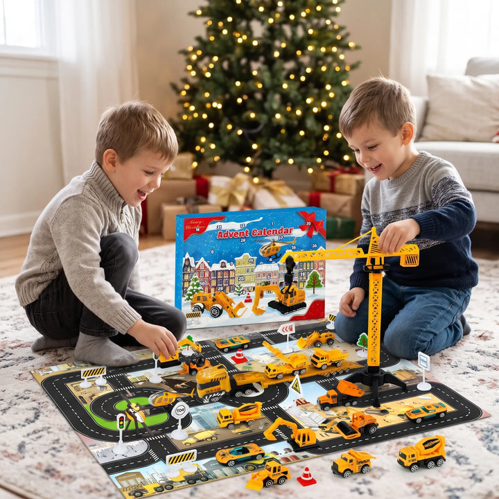 Twee lachende jongens spelen bij een kerstboom met de adventskalender en het speelgoed 1