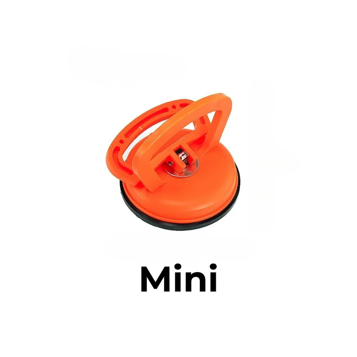 Oranje zuignap met handgreep en zwarte rubberen rand, het kleinere formaat Mini, op witte achtergrond. 6